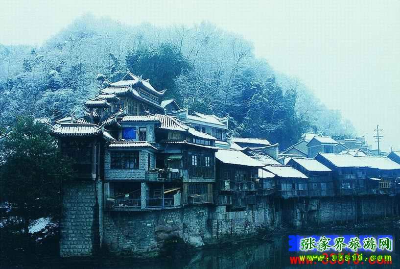 長沙往返A(chǔ)8線：鳳凰古城、梵凈山、德夯苗寨汽車三日游