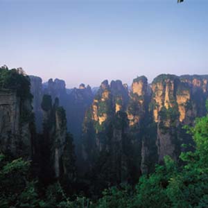 單獨(dú)成團(tuán)N線：張家界、天子山、寶峰湖、猛洞河漂流、鳳凰古城四晚五日湘西全景游